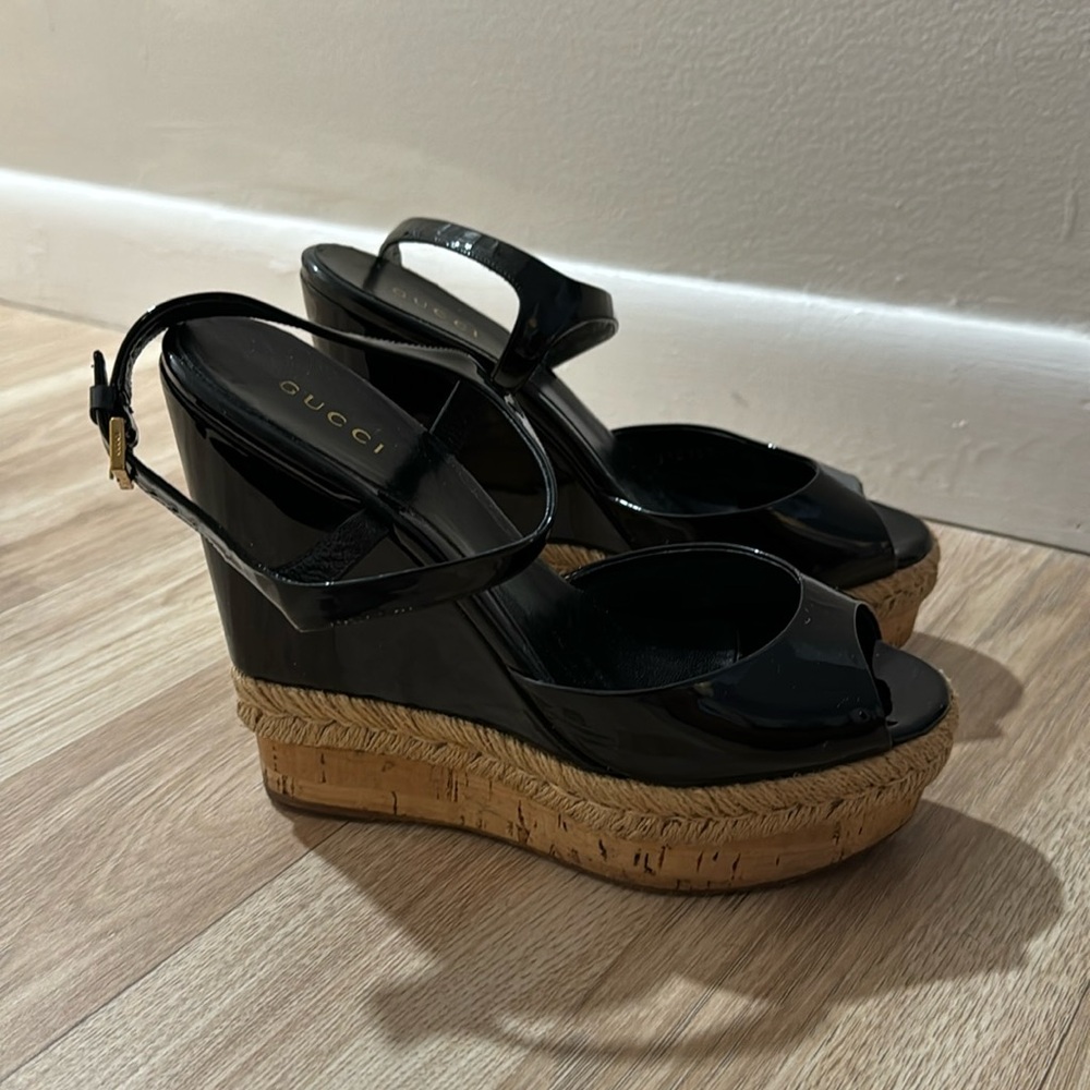 Gucci Black patent leather espadrille wedges. Size 36.5.